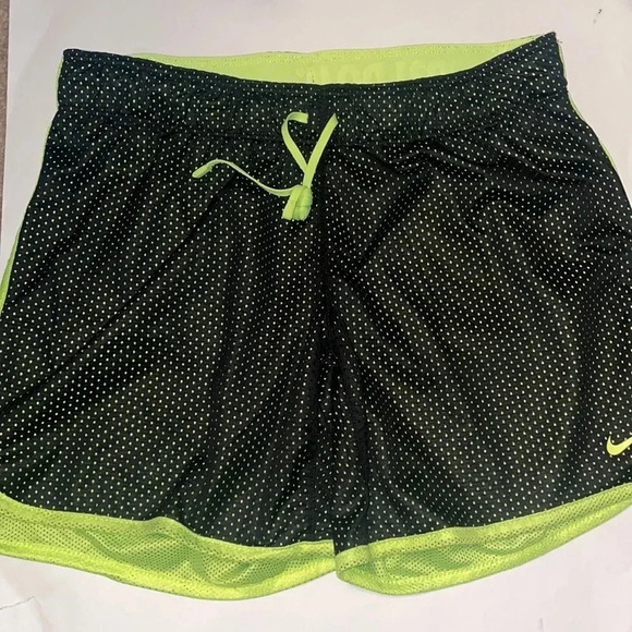 Nike dry fit shorts - Picture 1 of 4